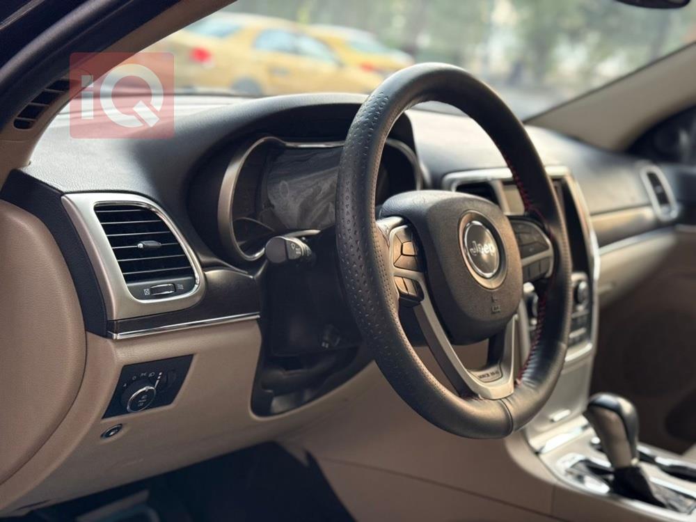 جیپ گراند شیرۆکی